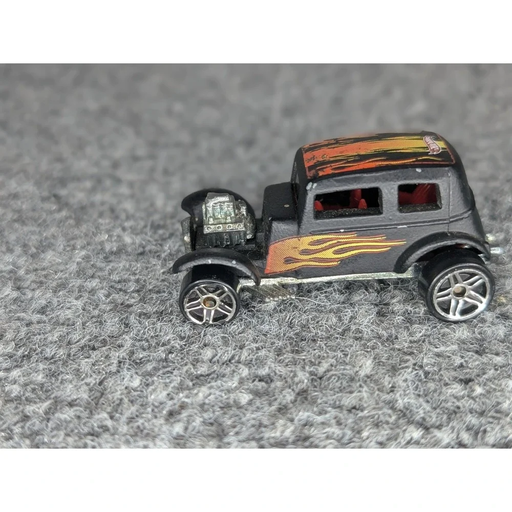 Vintage 1968 Mattel Hot Wheels '32 Ford Vicky Black With Flame Paint Job READ‎